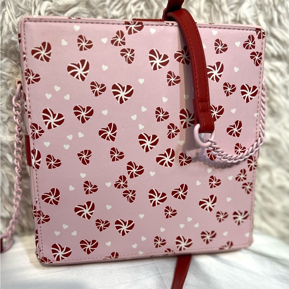 ❤️🎁 Betsey Johnson Present Gift Box Pink Candy Heart Crossbody Bag❤️🎁 NWT - Picture 4 of 11